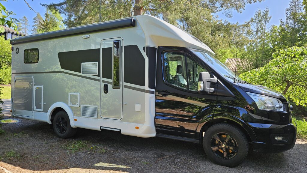 Matkailuauto ulkokuva