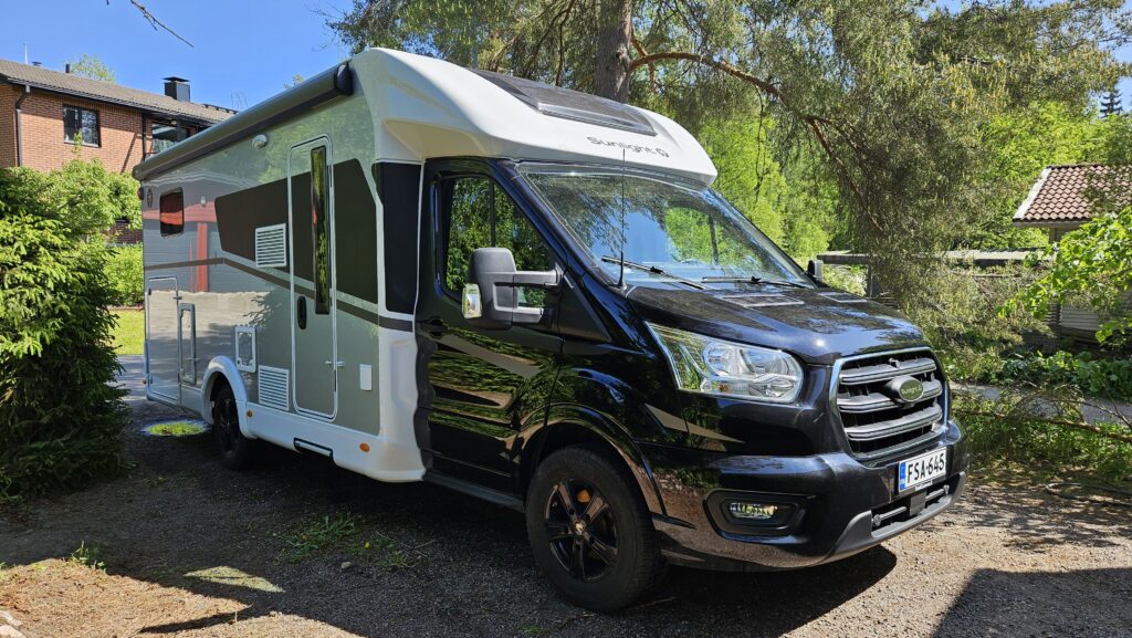 Matkailuauto ulkokuva